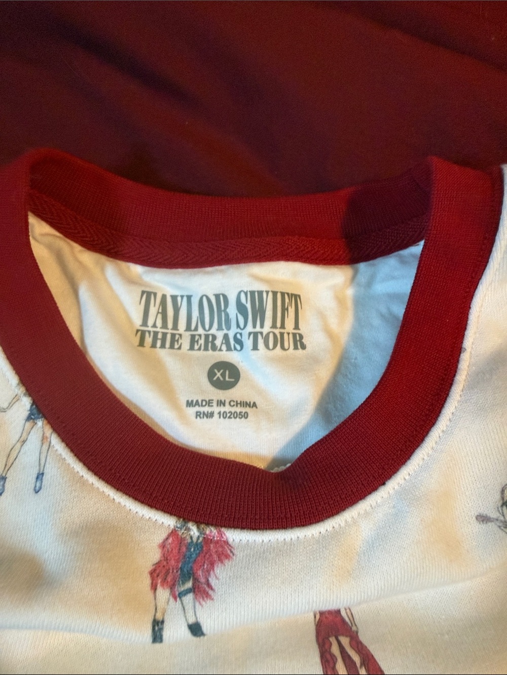 Official Taylor Swift crew neck sweatshirt with "Tiny Taylors" size XL - Picture 3 of 4